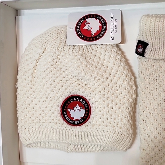 Canada Weather Gear  Hat & Mittens 2 piece set - Picture 3 of 6